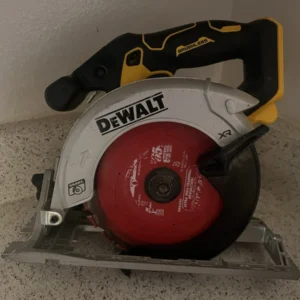DeWALT DCS393 20V Li-Ion Max Cordless 6-1/2" Circular Saw